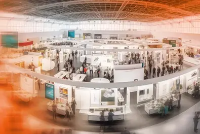 Messe Blick auf eine Messehalle